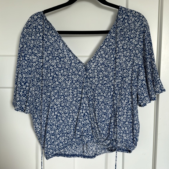 Dynamite wrap top - Picture 3 of 5